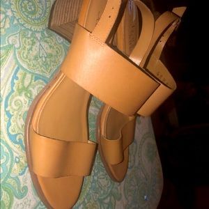 Women heeled sandals